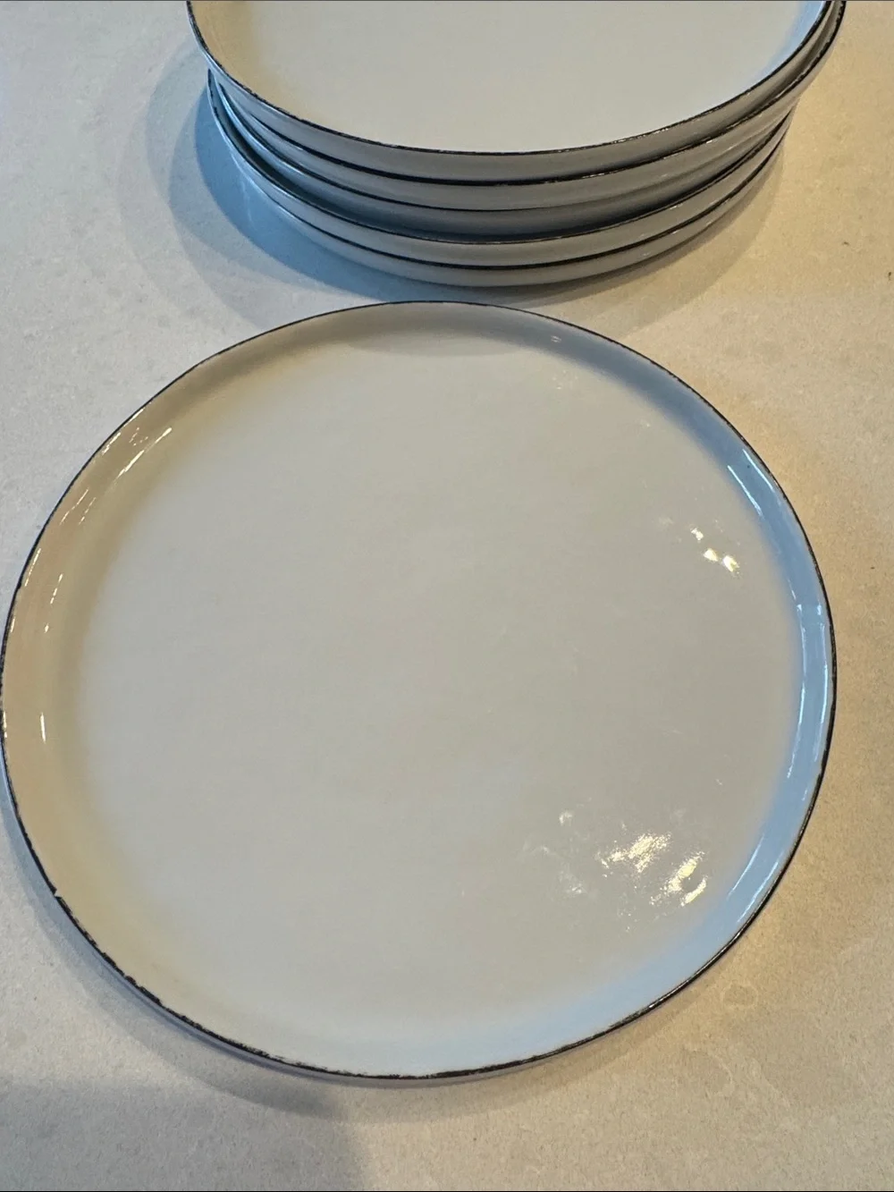 Crate&Barrel mercer salad Plate with Distressed Black Rim. 6 in set